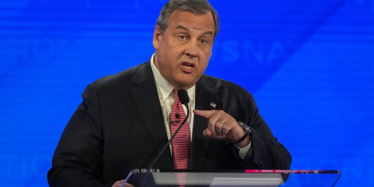 Chris Christie says Donald Trump will 'burn America to the ground'