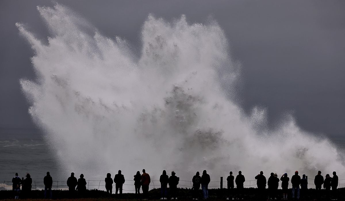 Towering Pacific wave sends 8 to hospital in California