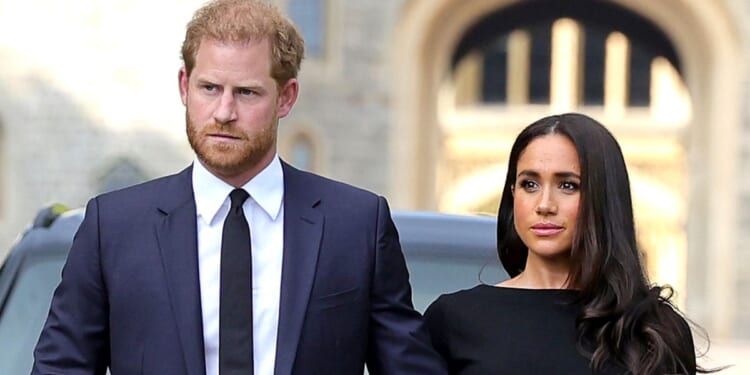 Prince Harry and Meghan arrive to view flowers and tributes to Queen Elizabeth on Sept. 10, 2022.