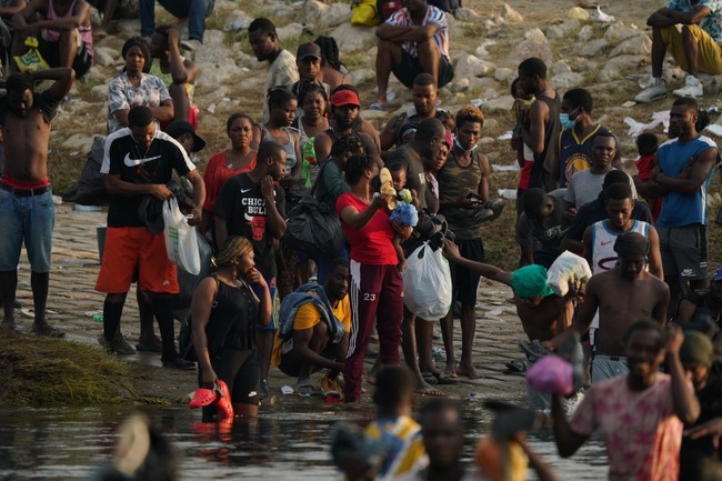 Texas Flies Migrants to Rockford, IL in Escalation of War With Chicago – PJ Media