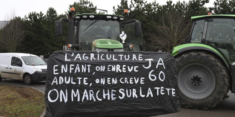 One dead, two injured at a French farmers' protest barricade