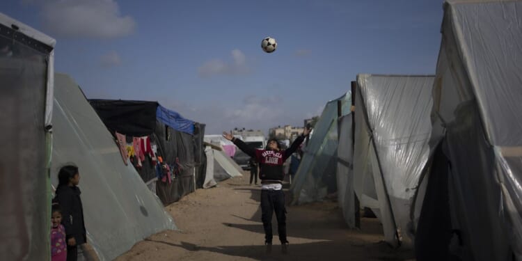 Gaza's second-largest city Khan Younis sees heavy fighting, hundreds stranded in main hospital