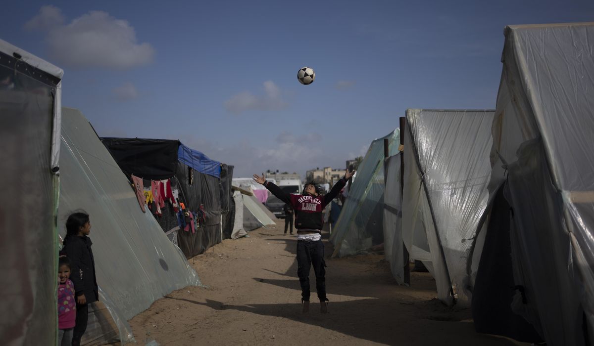 Gaza's second-largest city Khan Younis sees heavy fighting, hundreds stranded in main hospital