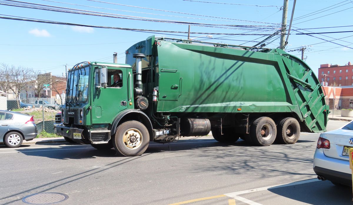 New Hampshire woman falls into dumpster, smashed in garbage truck compactor