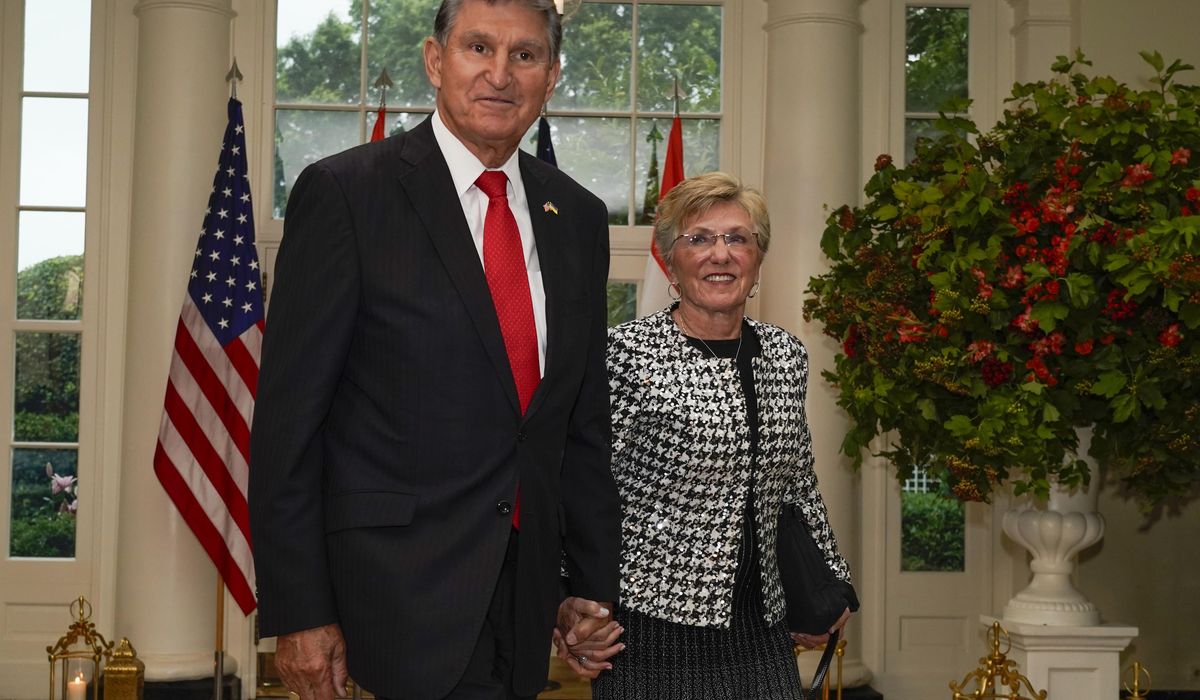 Joe Manchin's wife, Gayle, hospitalized in stable condition after Birmingham car crash