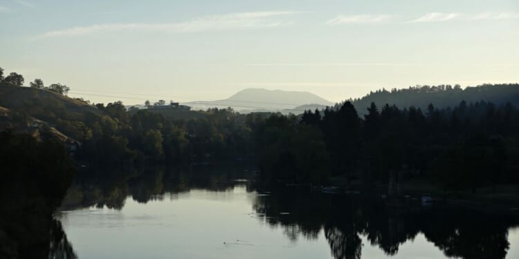 Oregon scuba diver still missing after diving into Umpqua River