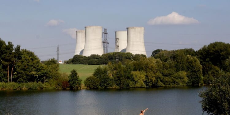 Czech government now seeks to build up to four nuclear reactors instead one to reduce price