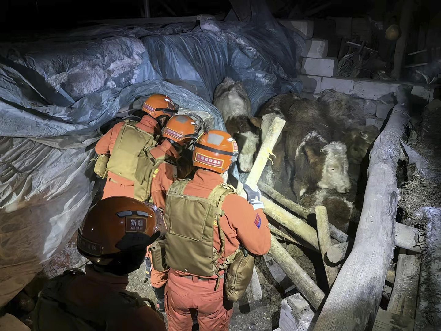 7.1 magnitude quake rattles western China, killing at least 3 people and collapsing 47 homes