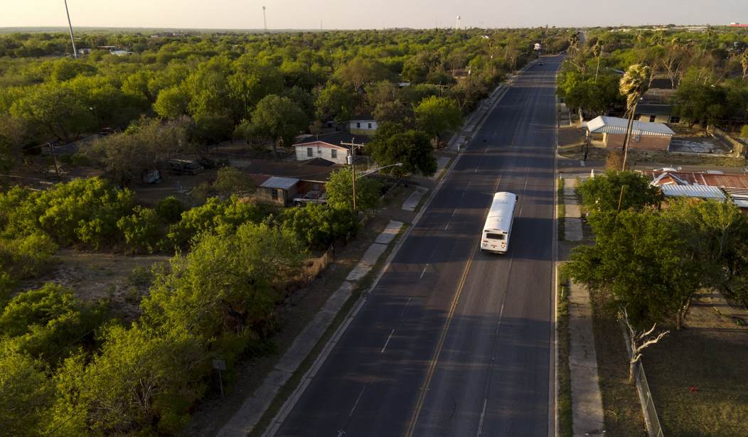 Abbott Halts Migrant Buses From Texas to Illinois, But Not Because of Pritzker's Whining – HotAir