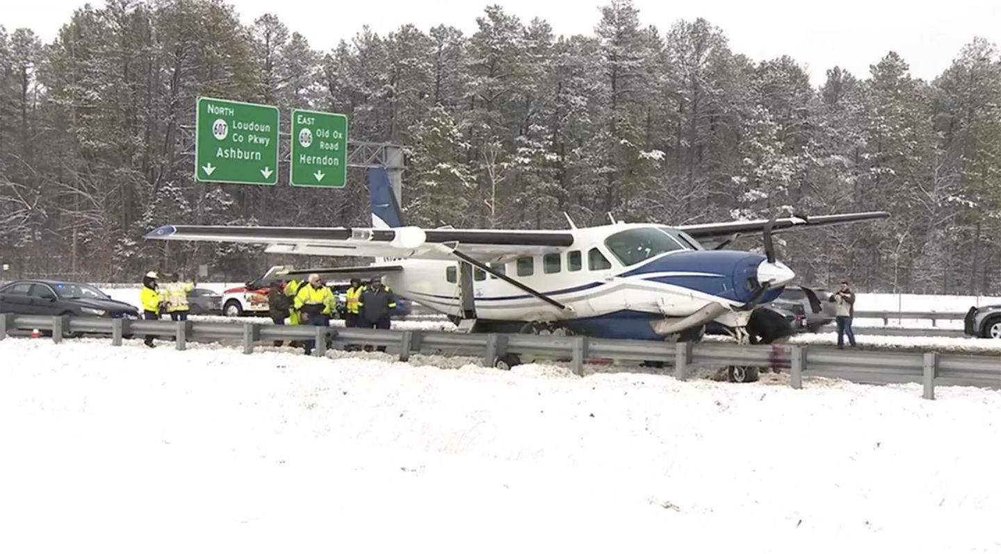 Commuter plane lands on Virginia parkway minutes after takeoff from Dulles International Airport