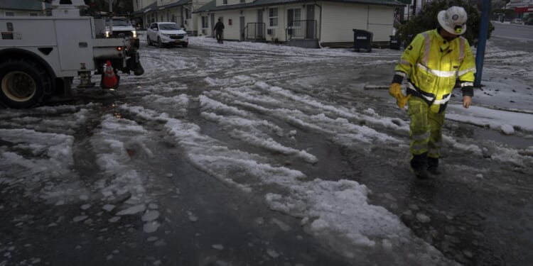 East and West coasts prepare for new rounds of snow and ice as deadly storms pound U.S.