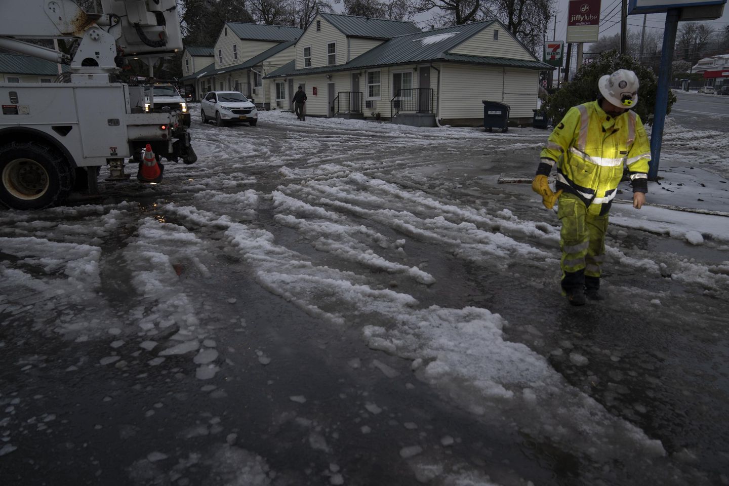 East and West coasts prepare for new rounds of snow and ice as deadly storms pound U.S.