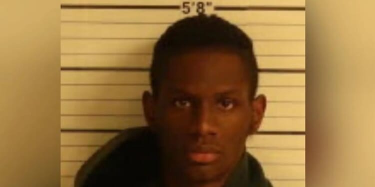 The suspect, identified as Demarkus Davis, only lasted about 45 minutes before stopping a stranger to ask them to call the police to come get him.