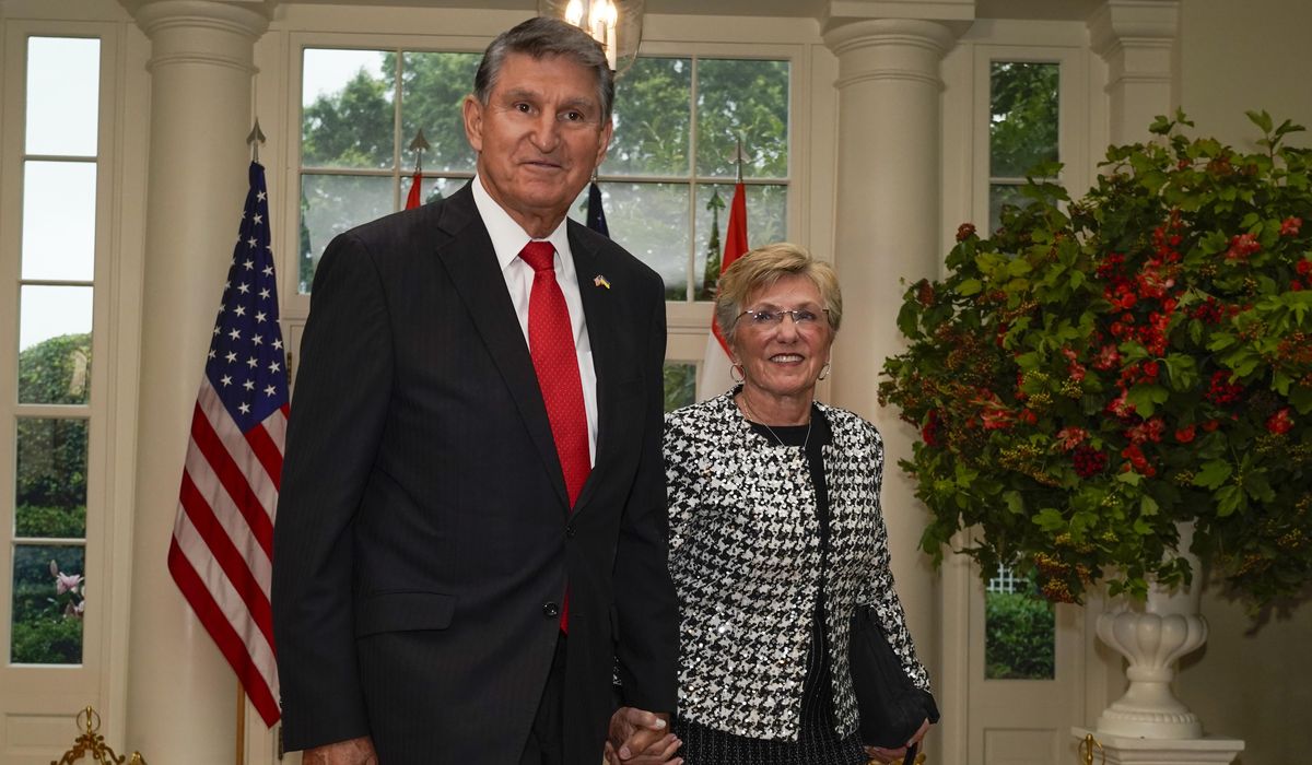 Gayle Manchin, Joe Manchin's wife, in car crash, reported in stable condition