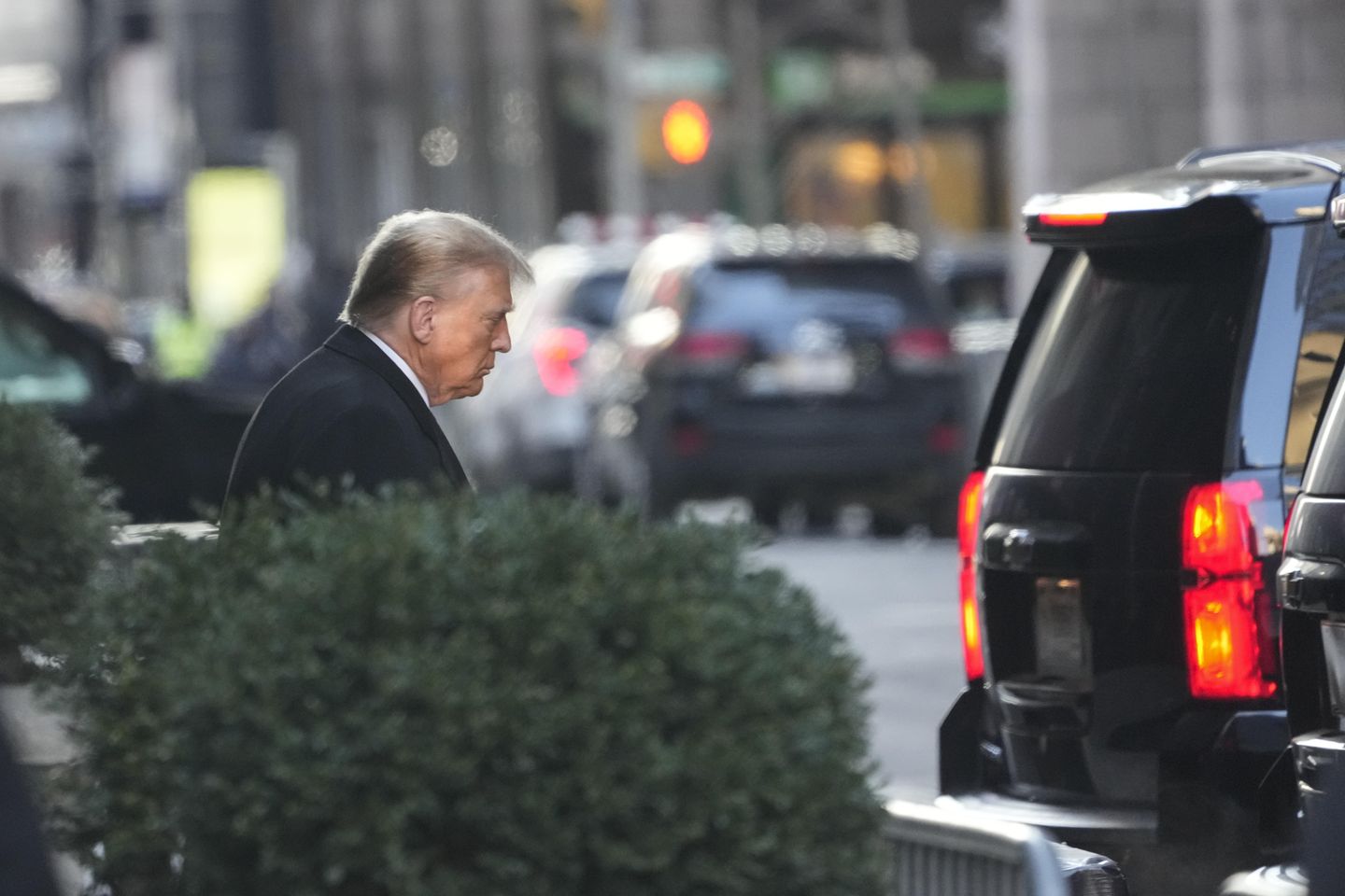 New York judge postpones testimony in Trump-Carroll defamation trial, citing COVID-19 scares