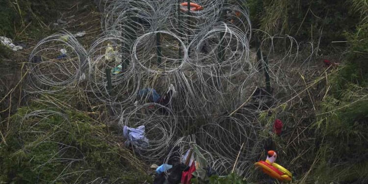 SCOTUS Rules Against Texas on Razor Wire