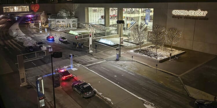 Shooting inside popular mall in Kansas City, Missouri, injures 6