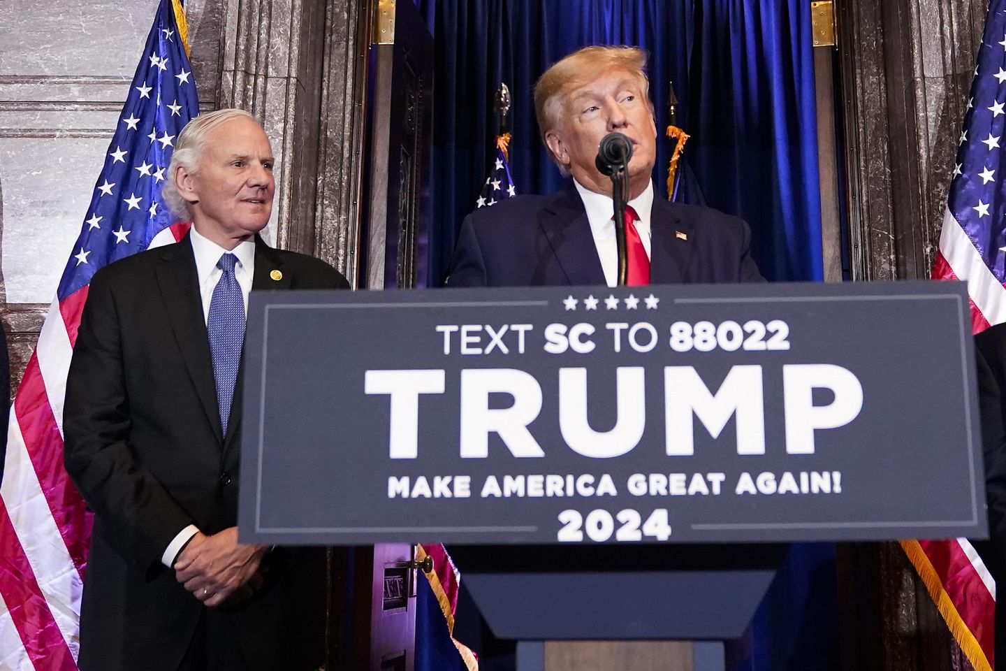 Trump is joined by South Carolina leaders at New Hampshire rally as he tries to undercut Haley