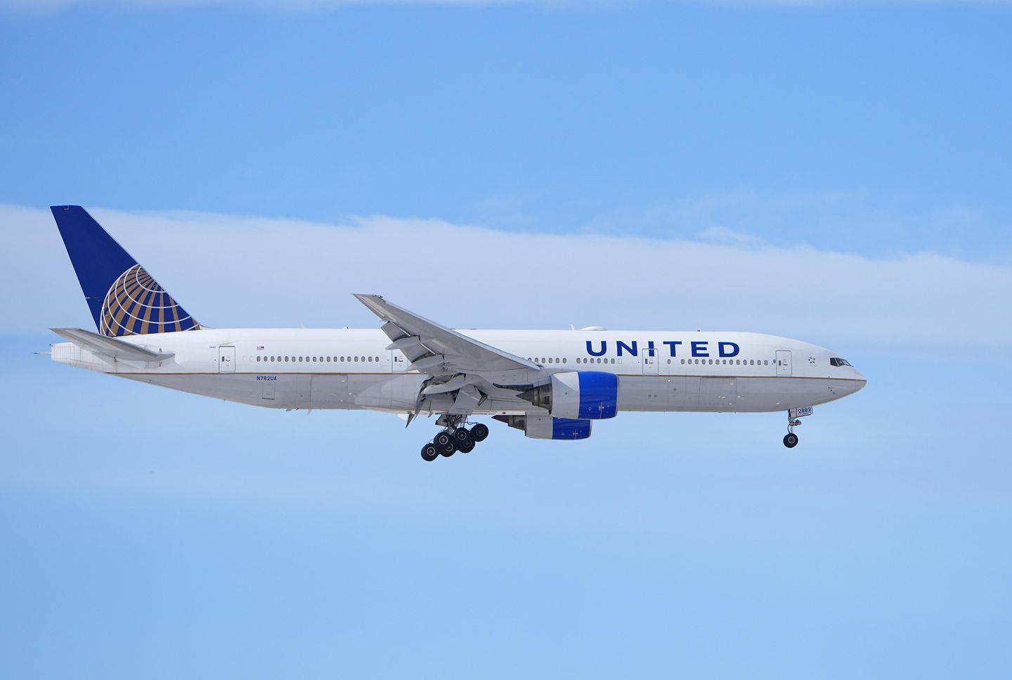 United Airlines CEO says the airline will consider alternatives to Boeing's next airplane