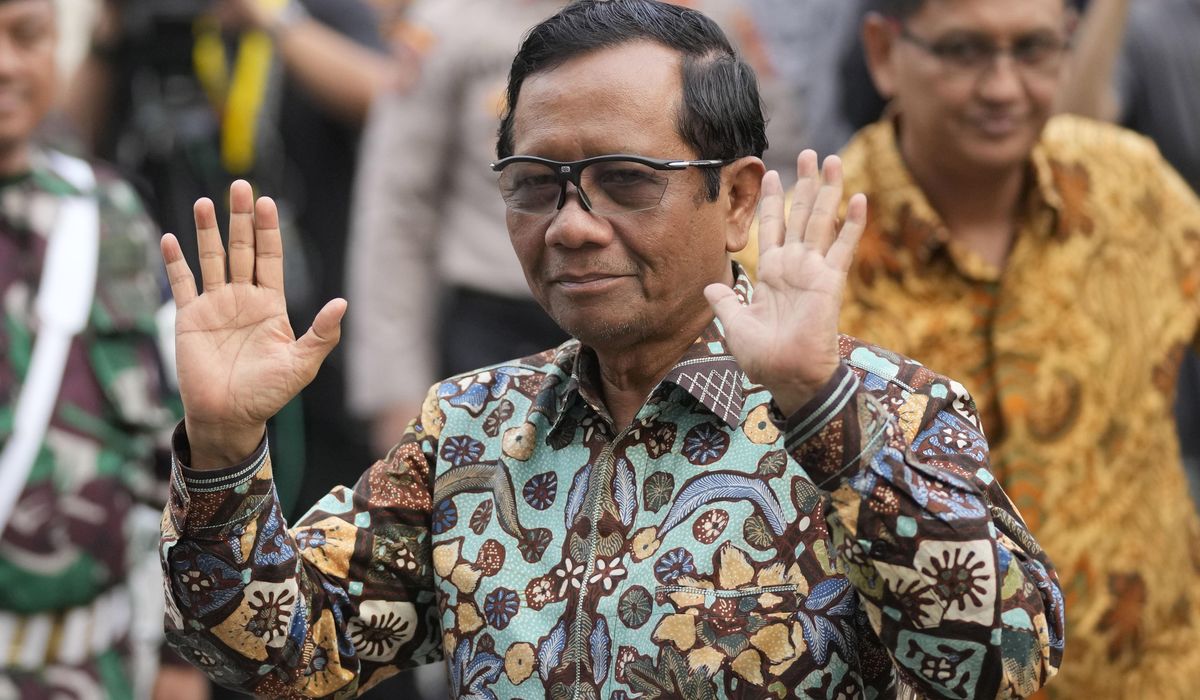 Mohammad Mahfud, Indonesian security minister, quits Cabinet to focus on running for vice president