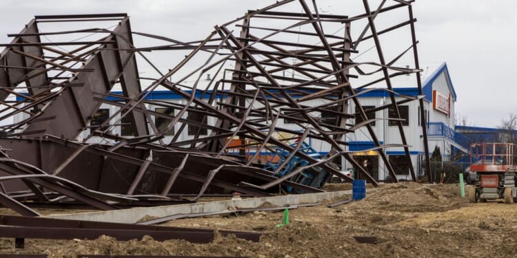 Federal investigators examining collapsed Boise airplane hangar that killed 3