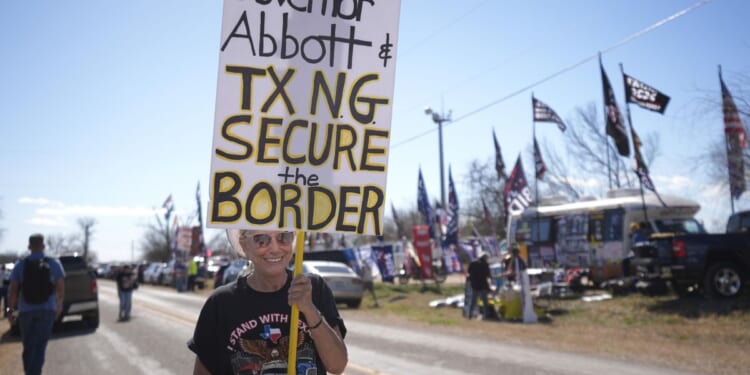 Republican governors gather at Texas border to keep pressure on Joe Biden over migrant crossings