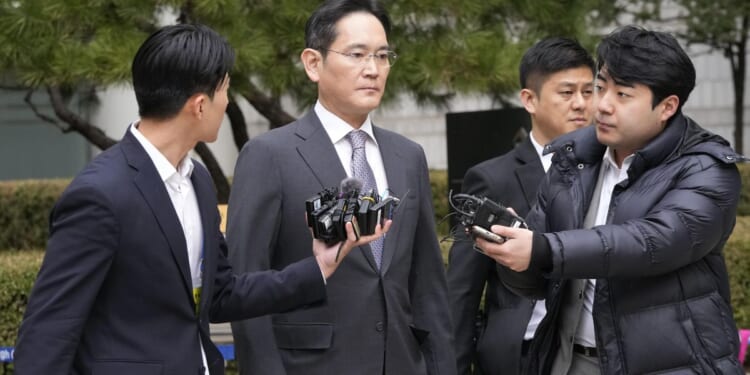 Lee Jae-yong, Samsung chief, is acquitted of financial crimes related to 2015 merger