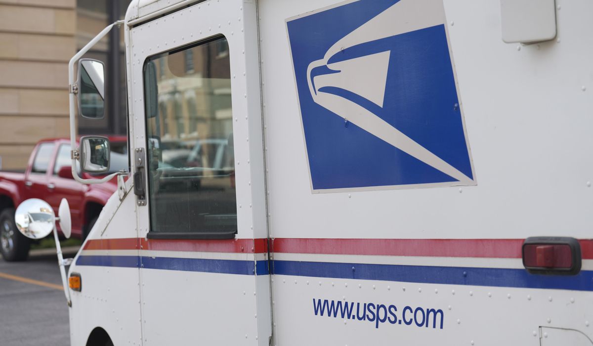 Postal Service, once chided for slow adoption of EVs, announces plan to cut greenhouse gas emissions