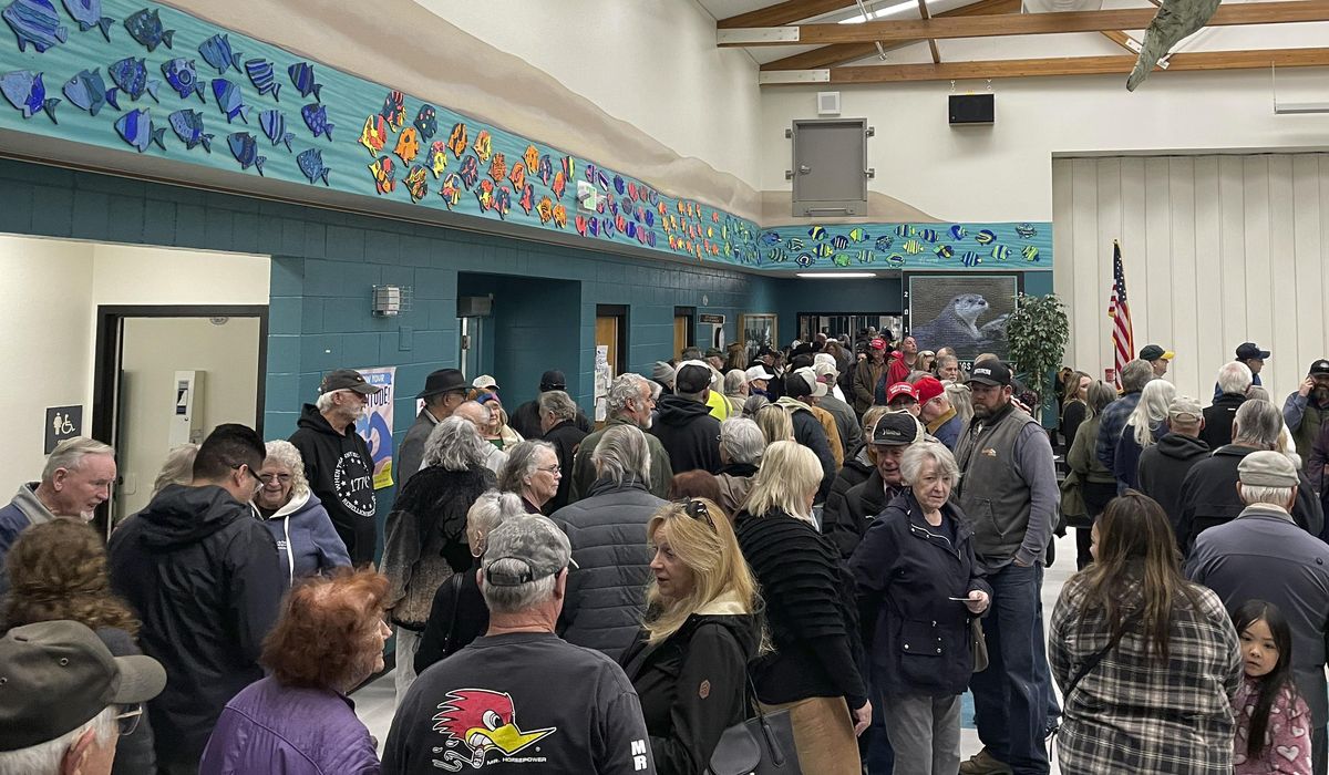 Nevada Republicans wait in long lines to caucus for Donald Trump, who is expected to win