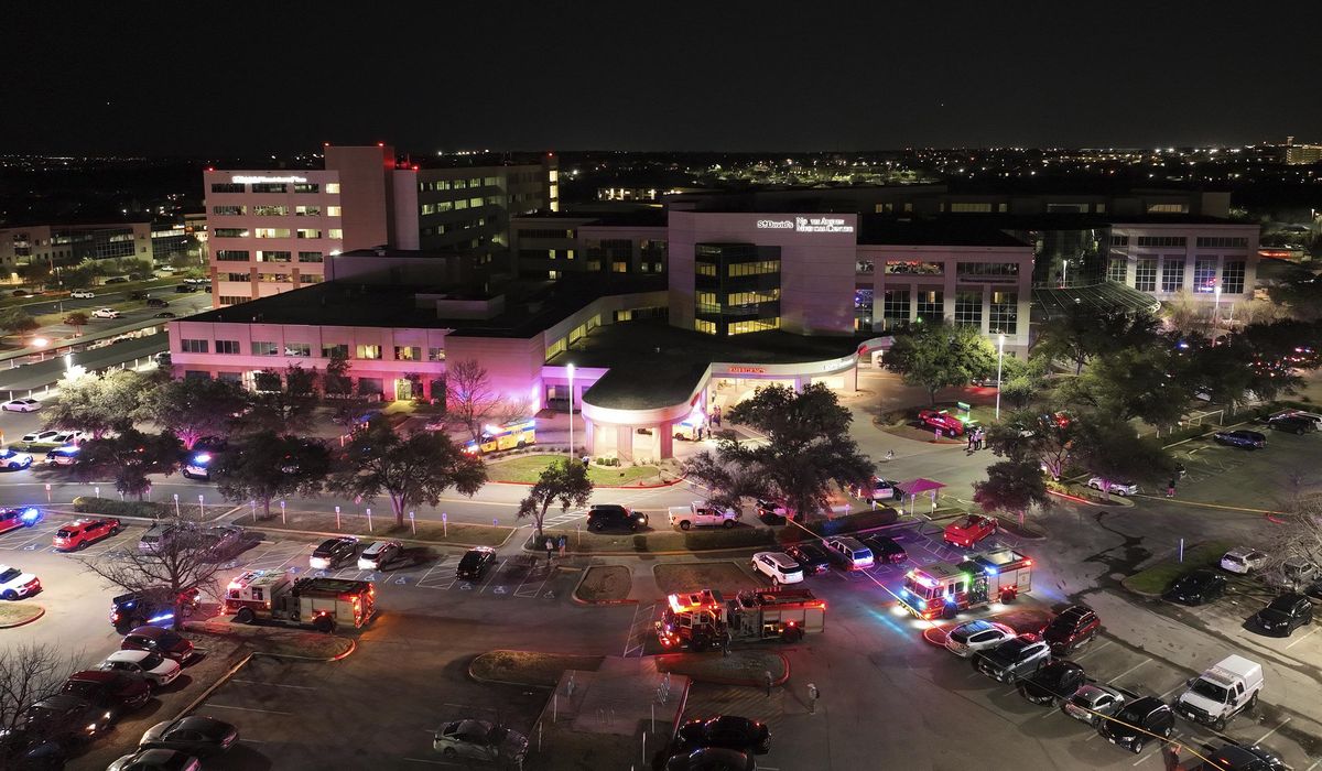 1 dead, 5 injured after vehicle crashes into emergency room in Austin, Texas