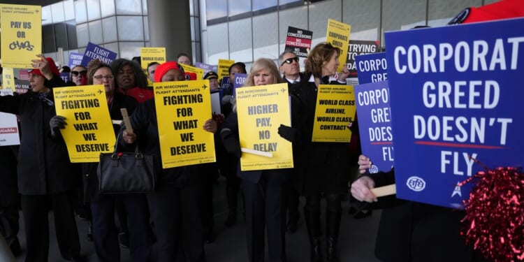 Flight attendants at 30 airports participate in walkout for higher wages