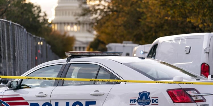 Gunman barricaded in Southeast after shooting 3 D.C. police officers