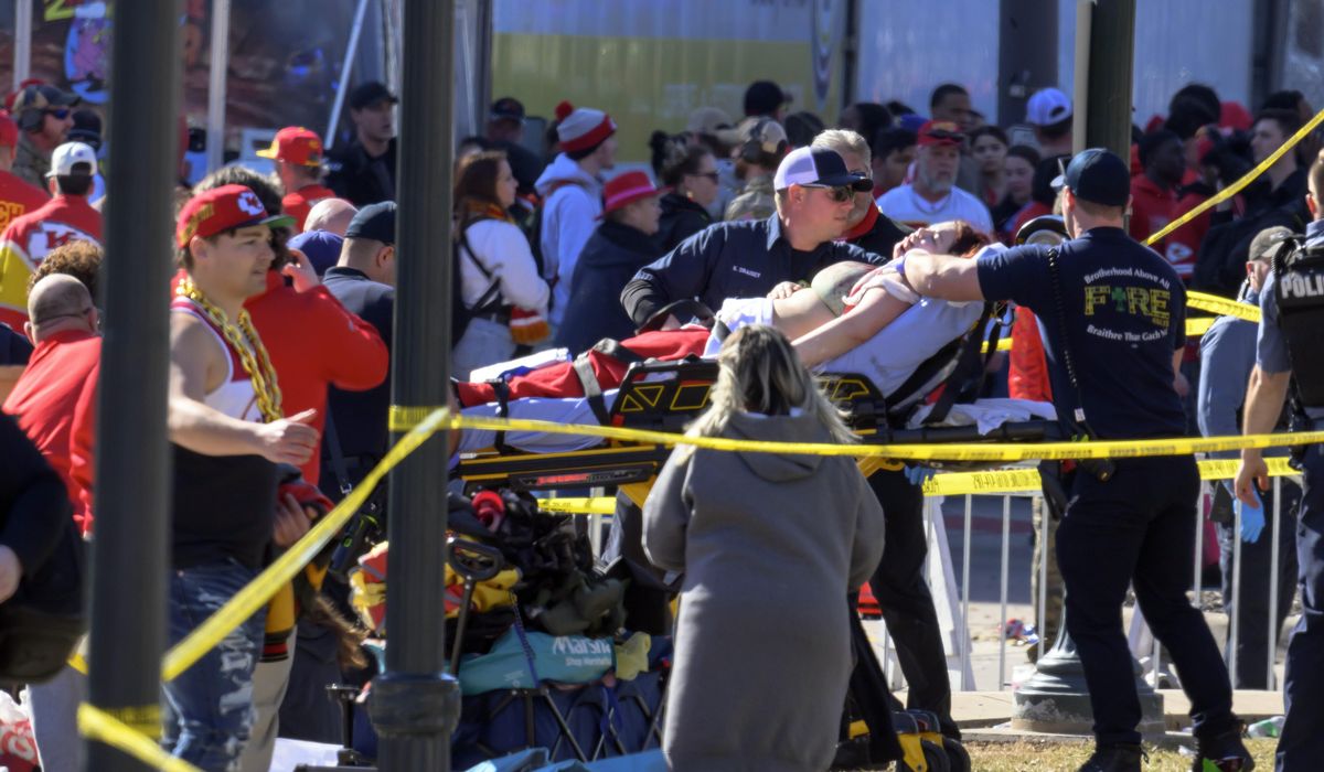 'Multiple people' struck by gunfire near Chiefs parade, police say; 2 people taken into custody