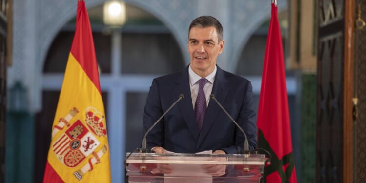 Spain's prime minister meets with Morocco's king and discusses migration and the Israel-Hamas war