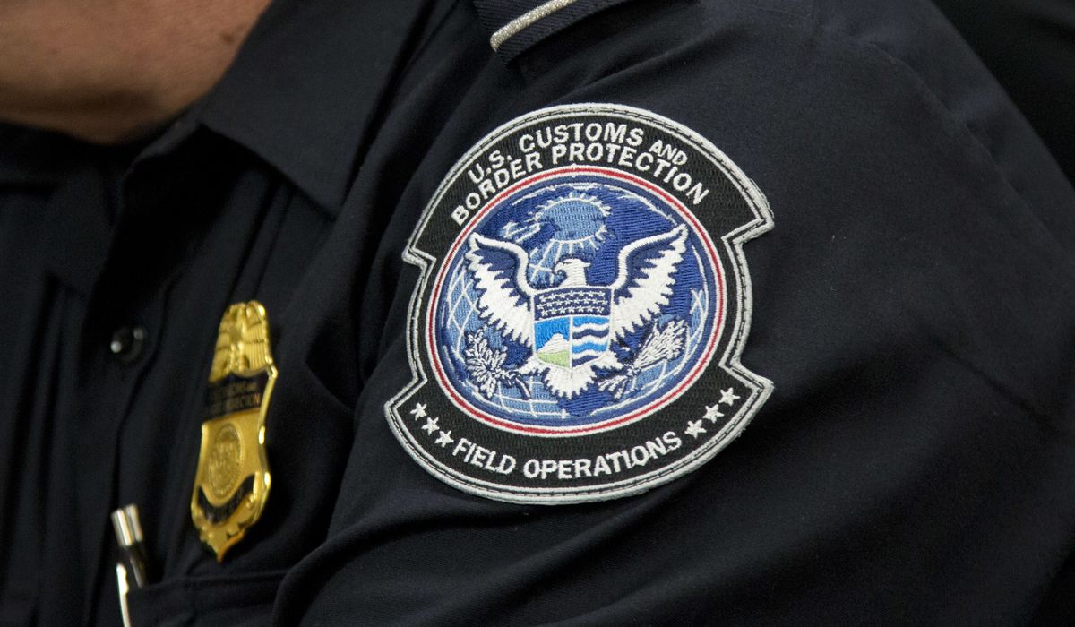 Smuggling suspect dies in Border Patrol custody