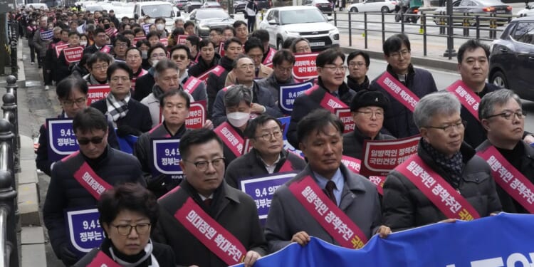 Seoul ultimatum to striking doctors looms as medical crisis deepens