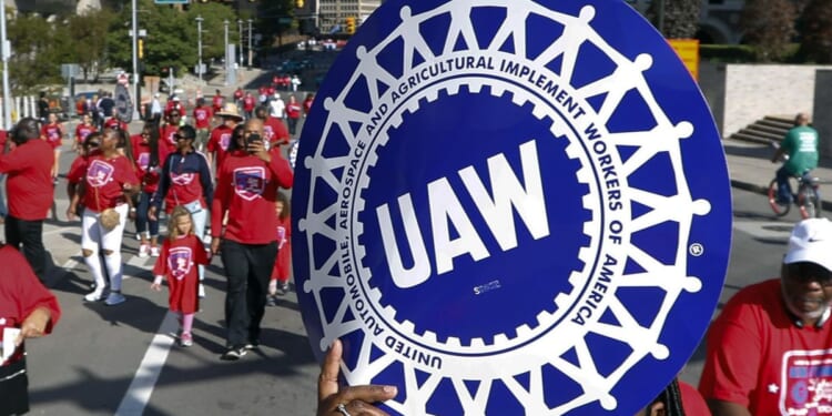 Majority of workers at largest U.S. Mercedes plant sign with UAW