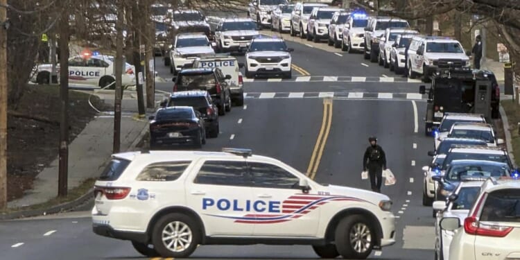 D.C. barricade suspect Stephen Claude Rattigan, who shot 3 cops, is illegal immigrant: Report