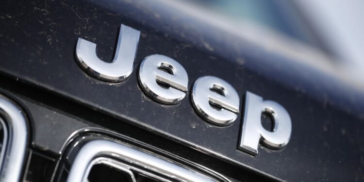 Chrysler recalls 300,000 Jeep Grand Cherokees over steering malfunction