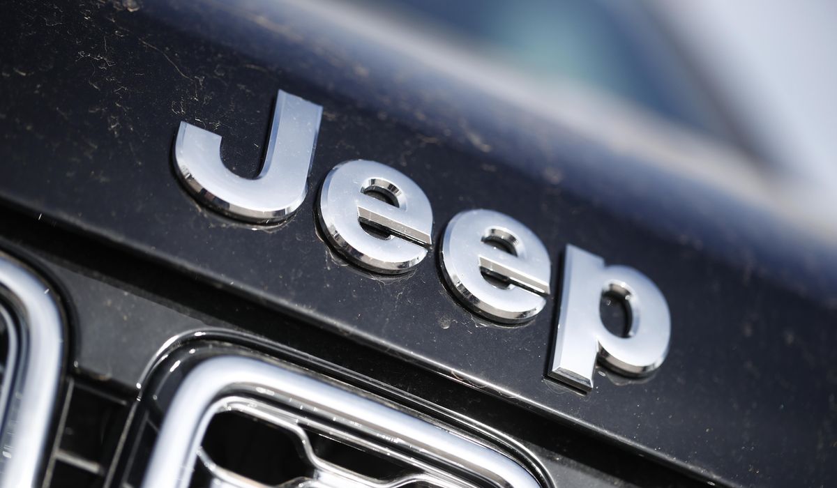 Chrysler recalls 300,000 Jeep Grand Cherokees over steering malfunction