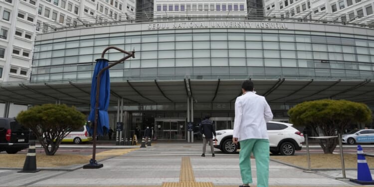 Young South Korean doctors resist back-to-work orders, risking prosecution