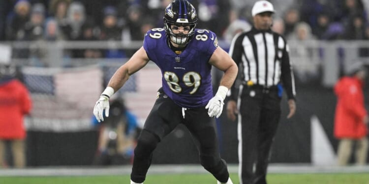 Ravens tight end Mark Andrews on the field during a game