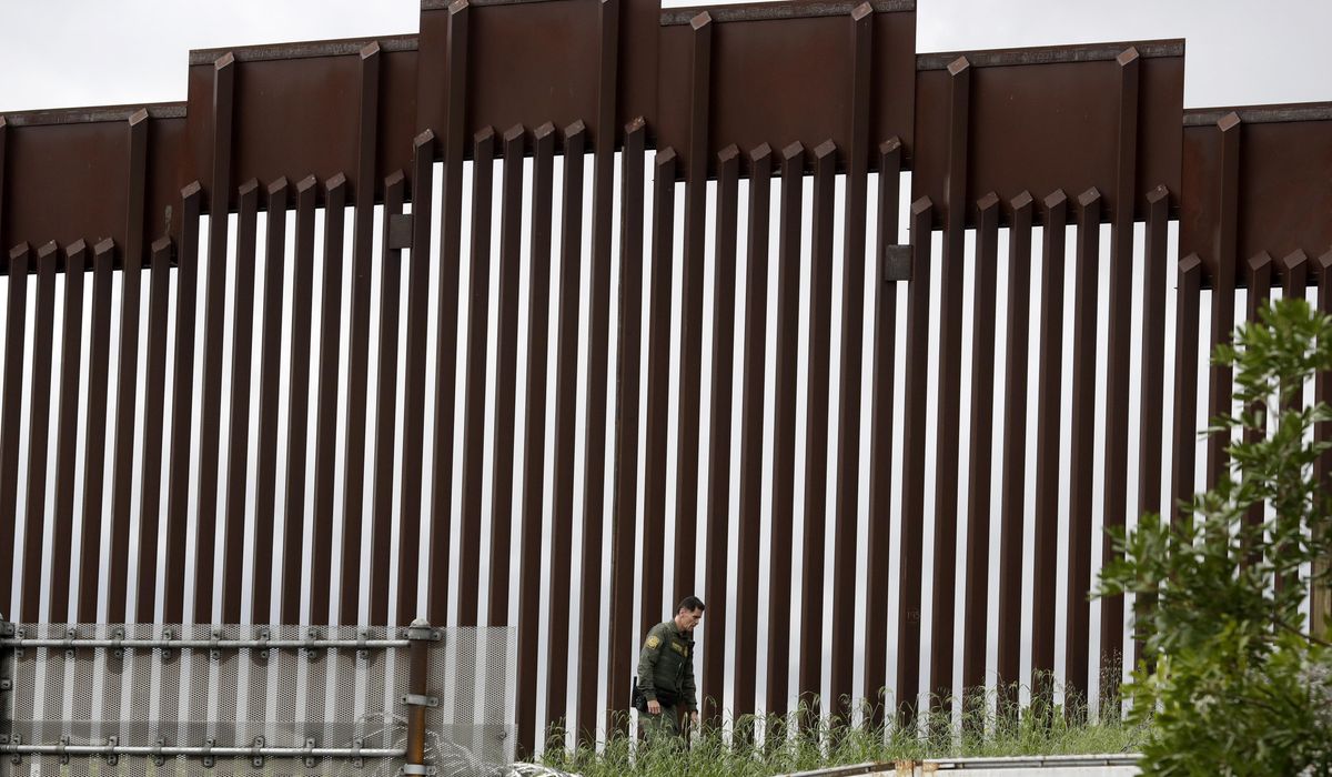 US-Mexico border walls injure 11, including 10 who were taken to hospital