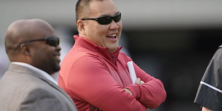 Washington hires athletic director Pat Chun away from rival Washington State