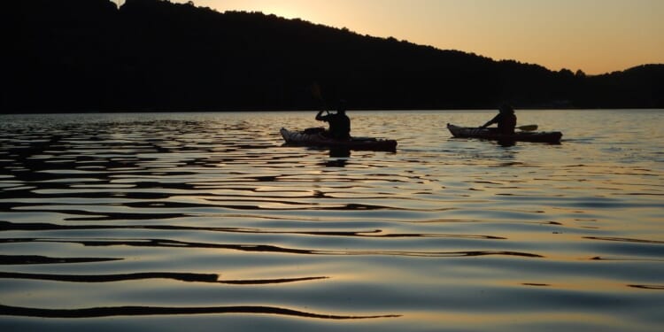 33 kayakers rescued near cave by Tennessee's Nickajack Lake