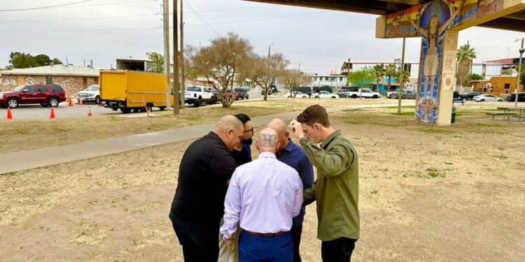 'Prayer army' drives length of US-Mexico border