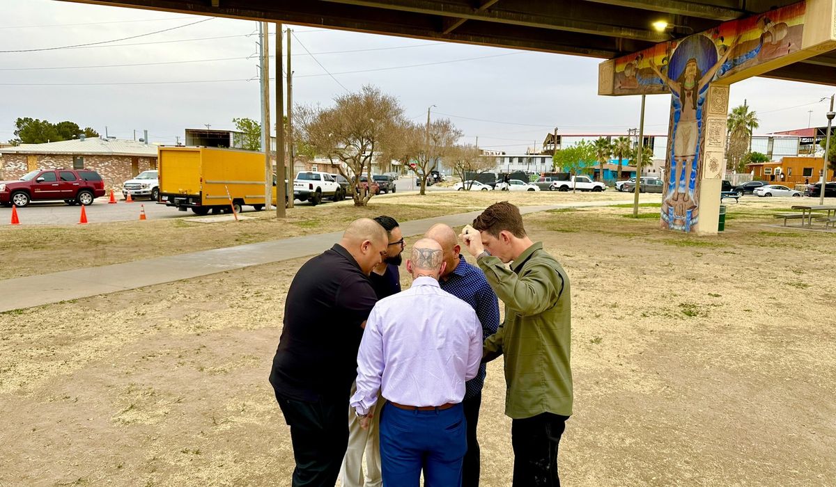 'Prayer army' drives length of US-Mexico border