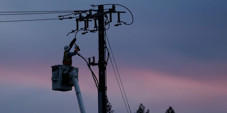 College student studying to be an electrical line worker dies after training pole fails