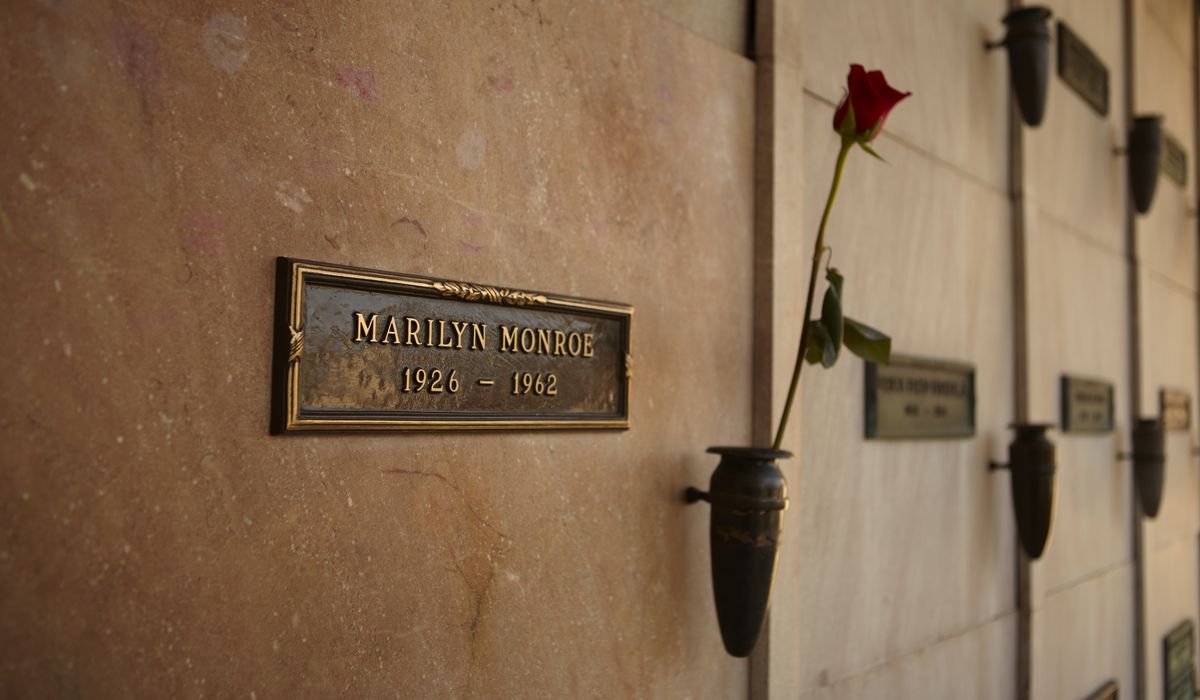 Tomb near Marilyn Monroe, Hugh Hefner up at auction