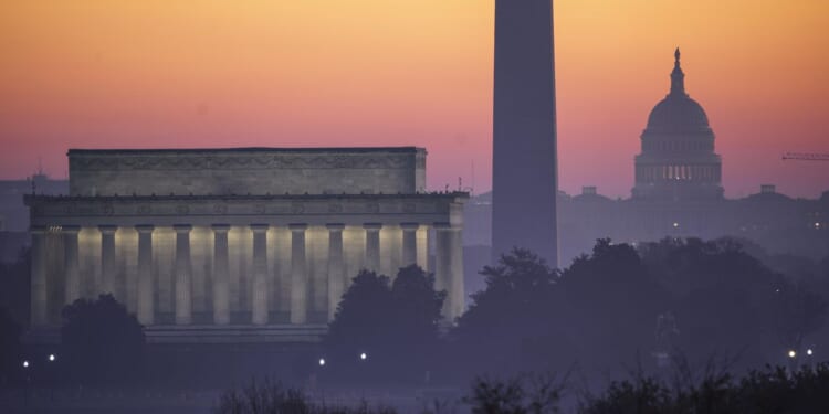 Fire breaks out near Lincoln Memorial